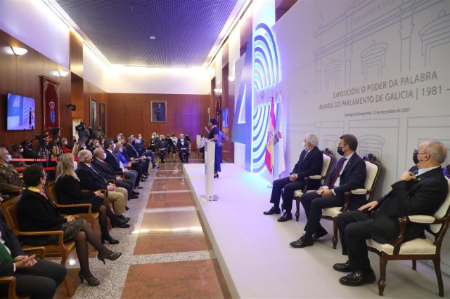 Unha exposición repasa os 40 anos de historia do Parlamento de Galicia